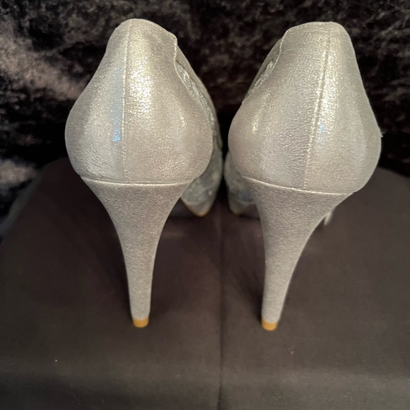 Adrianna Papell NWB Women’s Sterling Silver Foxy Platform Pumps. Size 7M BR297 - Picture 4 of 6